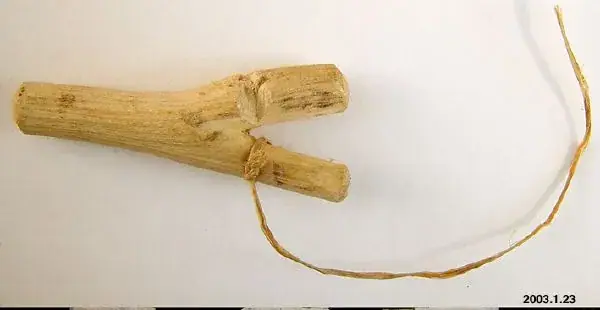 Tvillingrepresentation amulet from Democratic Republic of the Congo