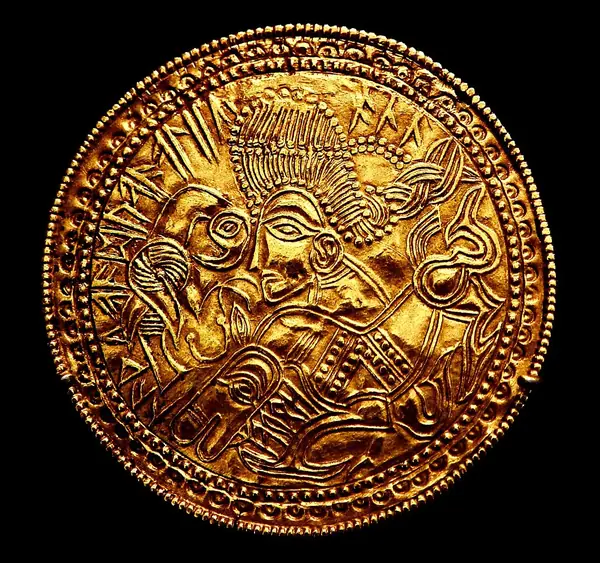 Bracteate from Funen, Denmark (DR BR42).jpg brightened