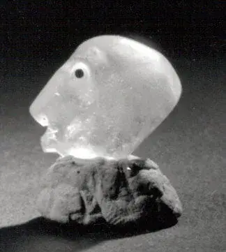 Head amulet (?)