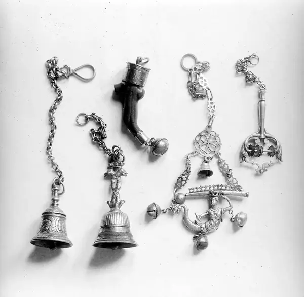 M0016764: Spanish amulets shaped as bells
