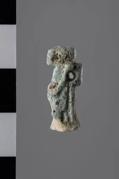 Amulet depicting the goddess Taweret title QS:P1476,en:"Amulet depicting the goddess Taweret " label QS:Len,"Amulet depicting the goddess Taweret " label QS:Lit,"Amuleto raffigurante la dea Tauret"