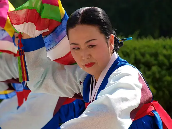 Korean sword dance-Jinju geommu