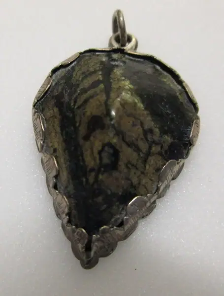 Heart-shaped olive-green serpentine amulet ( Schreckstein ) set in a silver mount, Bavarian Tyrol (Germany), 1