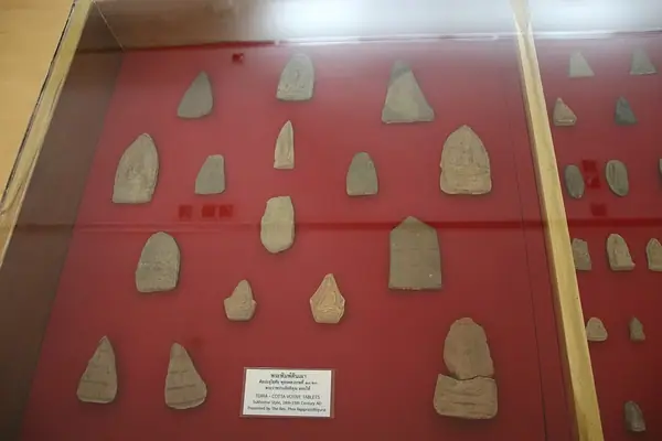 Terracotta Votive Tablets, Ramkhamhaeng Museum, Sukhothai (32705811667)