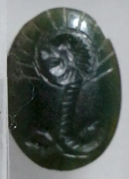 Età imperiale, gemma con chnoubis e iscrizione, II-IV secolo ca., in calcedonio - Copia