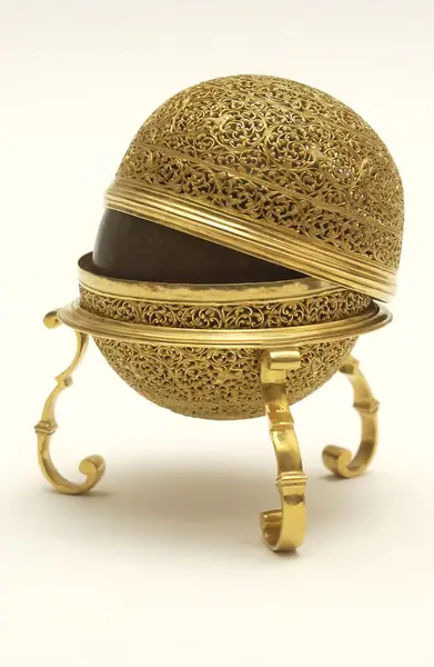 An artificially manufactured version of a goa stone found inside the stomachs of an animal (bezoar stones) and its case. Made in India from a paste of clay, crushed shell, amber, musk and resin and us