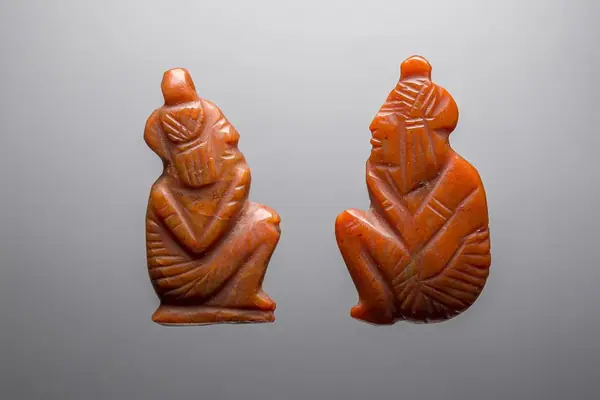 Amulet depicting the royal child title QS:P1476,en:"Amulet depicting the royal child " label QS:Len,"Amulet depicting the royal child " label QS:Lit,"Amuleto raffigurante il bambino regale"