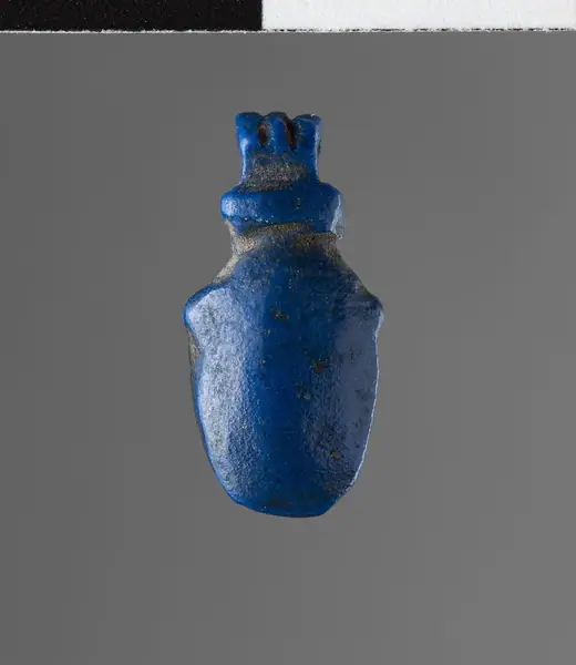 Amulet depicting the heart title QS:P1476,en:"Amulet depicting the heart " label QS:Len,"Amulet depicting the heart " label QS:Lit,"Amuleto raffigurante il cuore"
