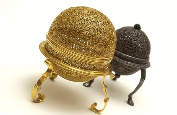 An artificially manufactured version of a goa stone found inside the stomachs of an animal (bezoar stones) and its case. Made in India from a paste of clay, crushed shell, amber, musk and resin and us