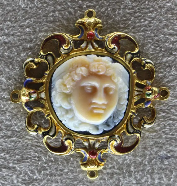 069 artista rinascimentale, testa di medusa, xvi sec. ca, calcedonio