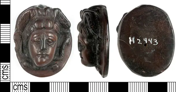 Oval Medusa pendant made of Jet