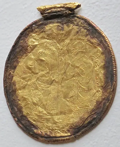 Bulla aurea con divinità, 400-350 ac.