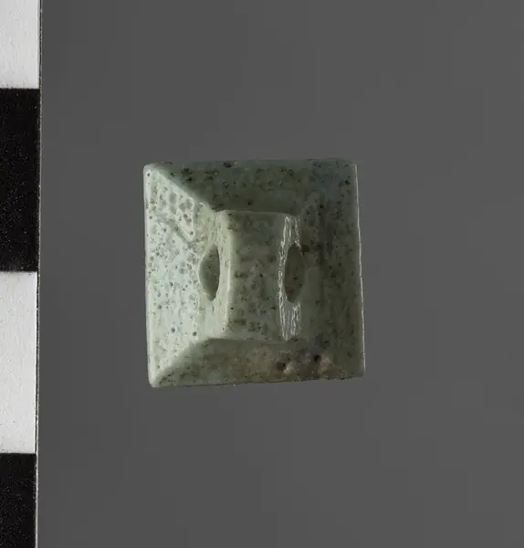 Amulet depicting a seal title QS:P1476,en:"Amulet depicting a seal " label QS:Len,"Amulet depicting a seal " label QS:Lit,"Amuleto raffigurante un sigillo"
