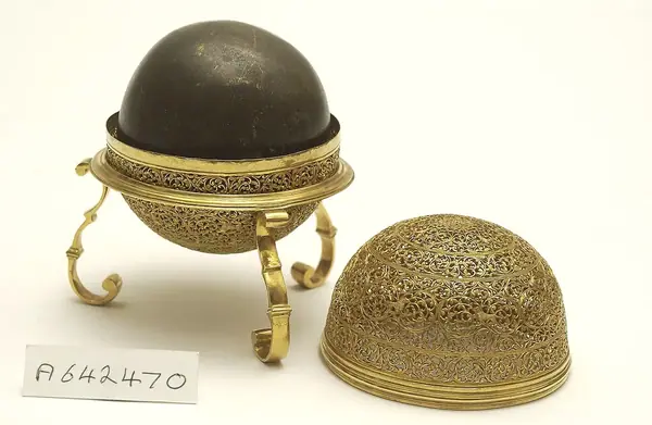 An artificially manufactured version of a goa stone