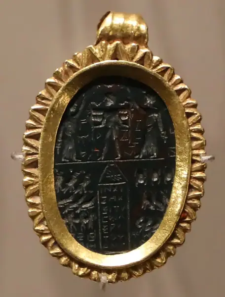 Arte romana, pendente con intaglio magico di penteo, con iscrizione in greco, in diaspro sanguigno e oro, II-III secolo