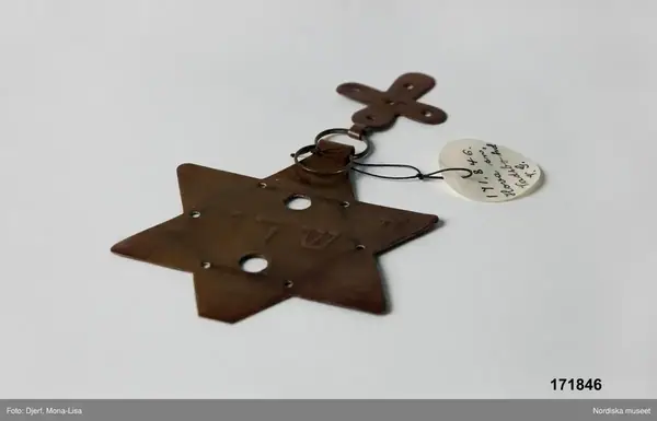 Huvudliggare: "Amulett av koppar, 6-uddig stjärna m