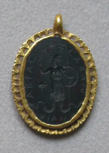 Arte romana, amuleto con dio aguipede e testa di gallo, diaspro sanguigno e oro, III sec