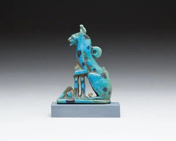 Cat with kittens amulet