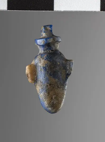 Amulet depicting the heart title QS:P1476,en:"Amulet depicting the heart " label QS:Len,"Amulet depicting the heart " label QS:Lit,"Amuleto raffigurante il cuore"