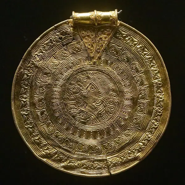 Gold bracteate Skonager Nationalmuseet