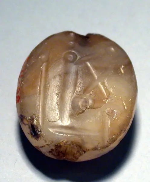 Scaraboid seal with peaked