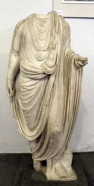 Statua acefala di ragazzo togato con medaglione (bulla), 50 dc ca, da roselle