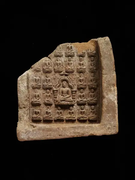 Fragment of votive tablet showing Buddhas, terracotta, from the Kyaukku Ohnmin Temple at Pagan, Burma, 11th ce