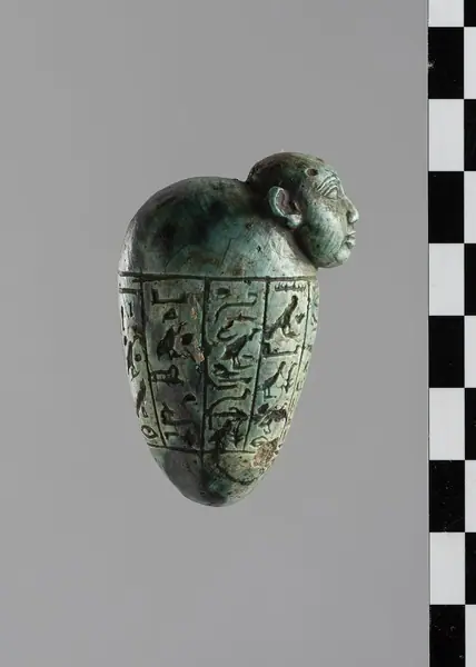 Amulet depicting the heart title QS:P1476,en:"Amulet depicting the heart " label QS:Len,"Amulet depicting the heart " label QS:Lit,"Amuleto raffigurante il cuore"