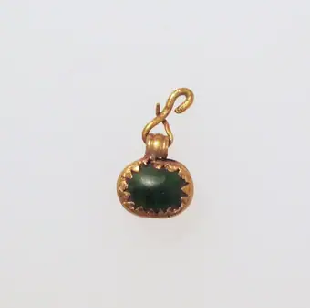 Pendant with scaraboid