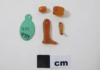 Amulet; Leg