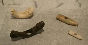 Amuletos fálicos utilizados como colgantes