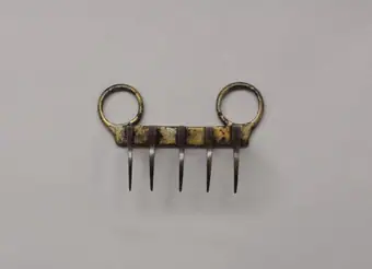 Tiger claws bagh nakh curved hooks concealed within the palm of the hand, Gwalior, 19th century
