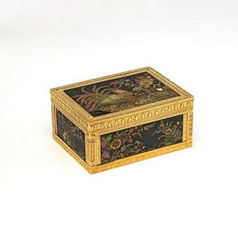 Rectangular snuffbox with cockerel and flowers on cover
