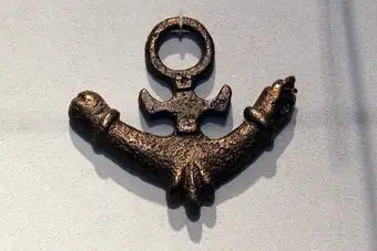 0100 Fascinum phallischer Glücksbringer Altes Museum Berlin 13 anagoria