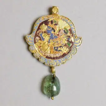 Gold and enamel amulet of Krishna and Radha with an emerald drop