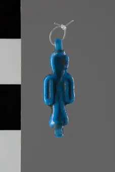 Amulet depicting the tit knot title QS:P1476,en:"Amulet depicting the tit knot " label QS:Len,"Amulet depicting the tit knot " label QS:Lit,"Amuleto raffigurante il nodo tit"