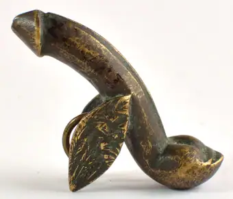 amuletă în formă de phallus