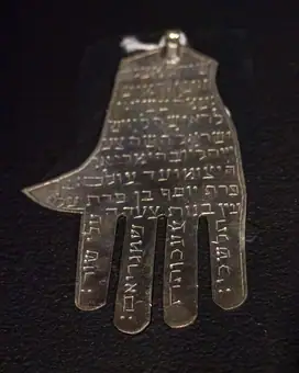 Pendentif-amulette en forme de main Hamsah