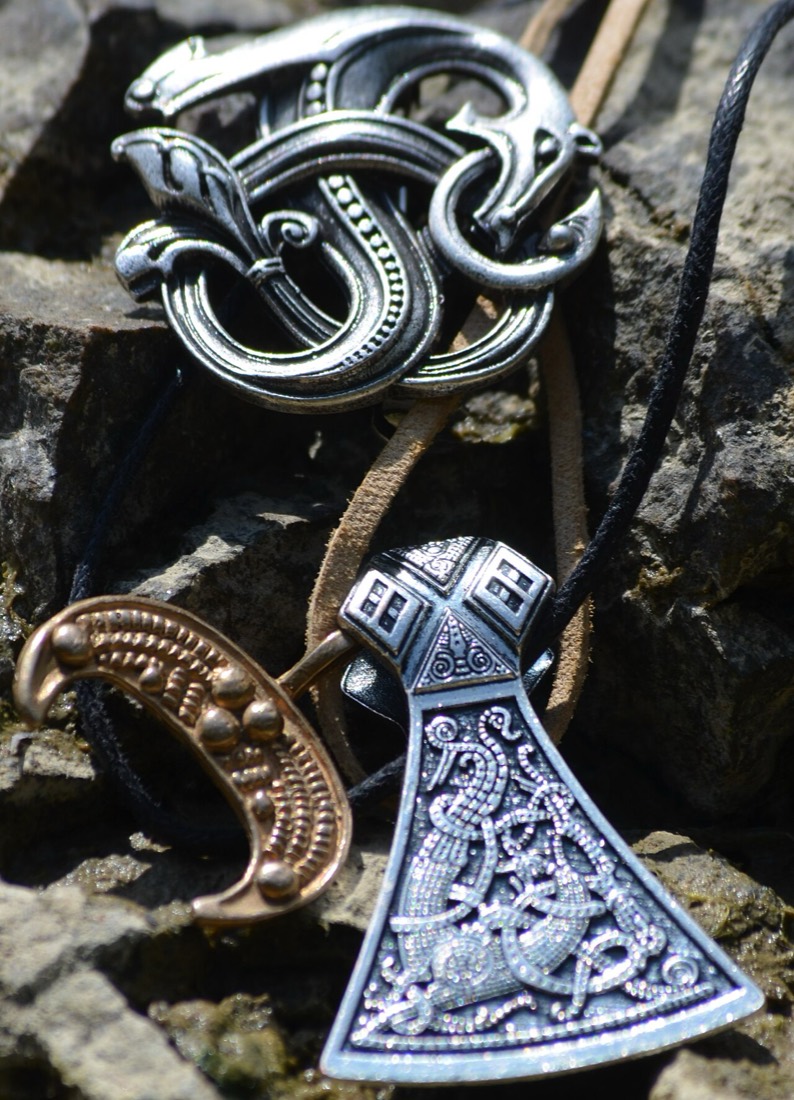 Axe pendant with the Midgard serpent