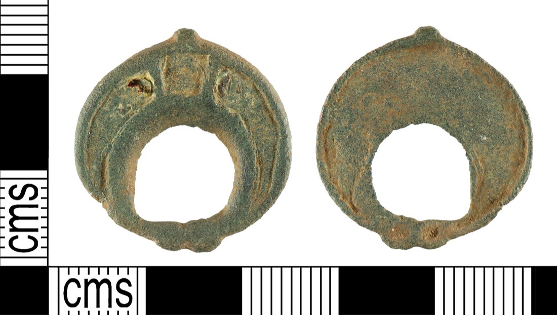 A lunula pendant